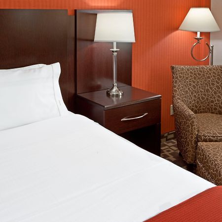 Holiday Inn Express Maspeth By Ihg New York Luaran gambar